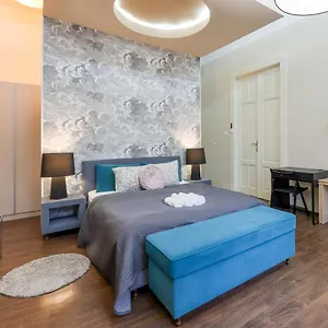 Apartamento Deluxe With 4bedrm 2 Bathrm, Budapest